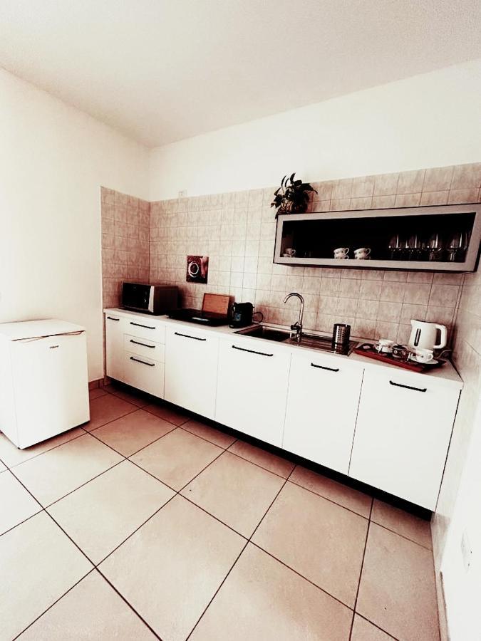 Sunny House Fourteen 阿塞米尼 外观 照片